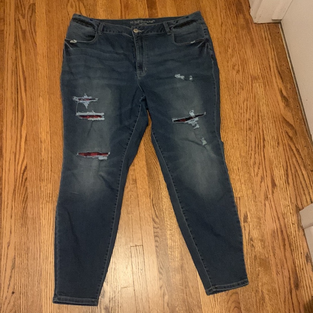 Skinny jeans with Buffalo plaid design
